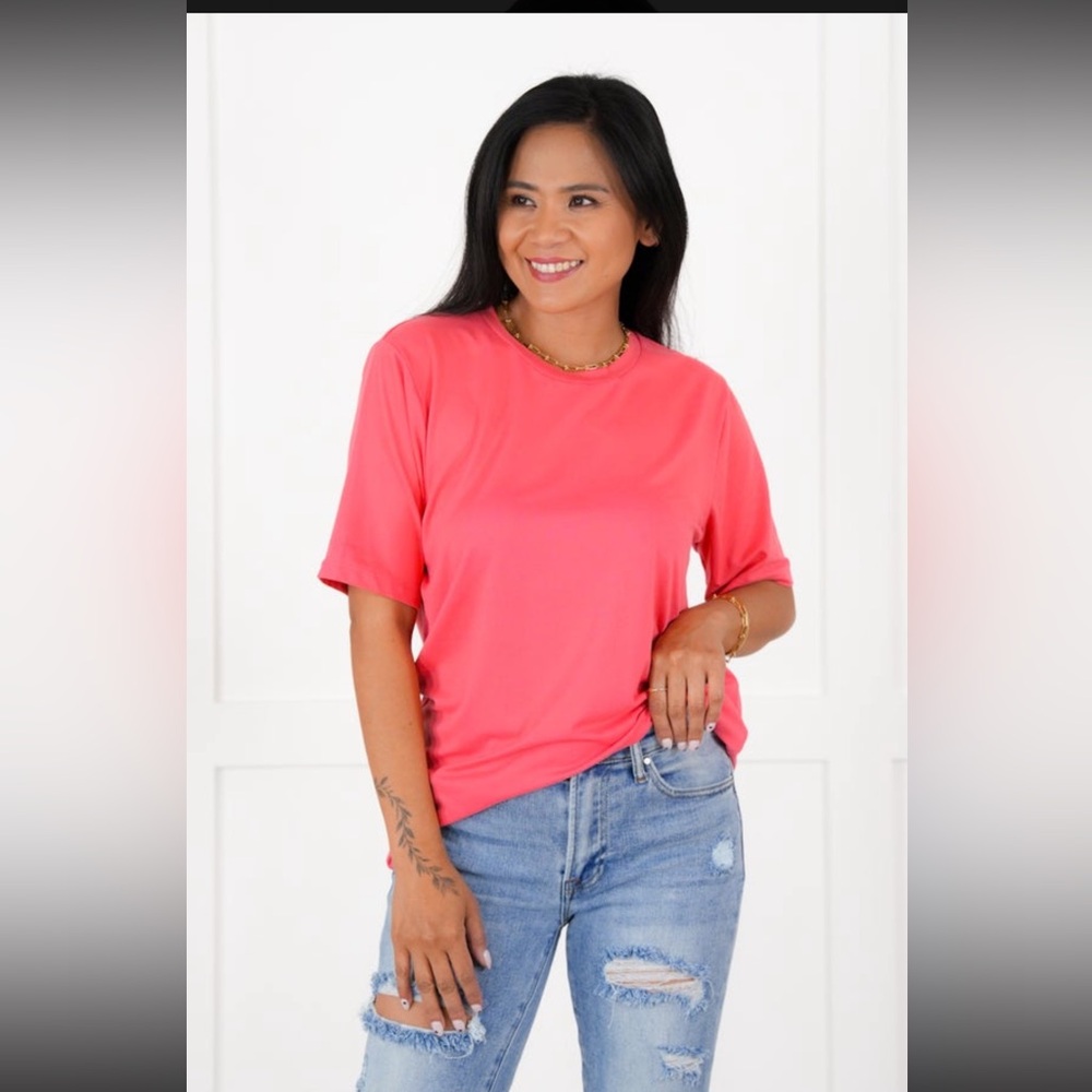 Basic Solid Round Neck Tee - Picture 3 of 8